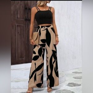 Stylish Black and Tan Leaf Print Women's Pants